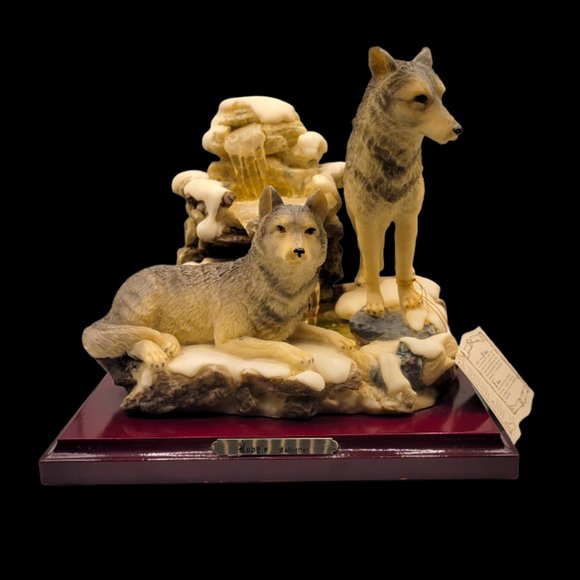 Ruby's Collection Wolves Figurine - Picture 3 of 9